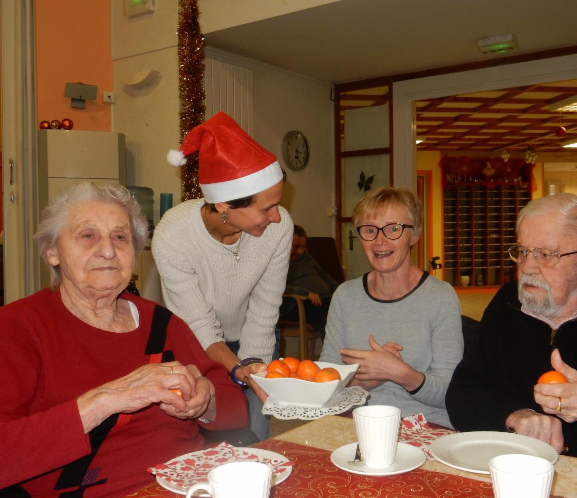 Goûter de Noël : partage des clémentines