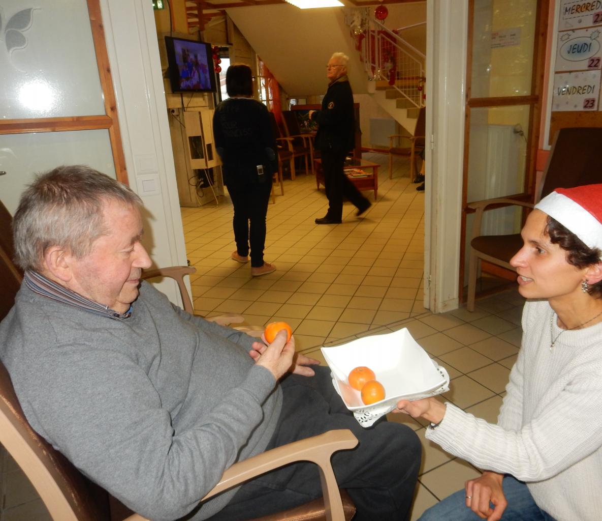 Goûter de Noël : partage des clémentines